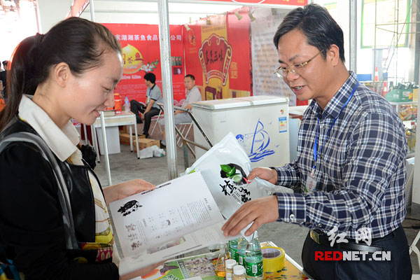 “五季丰”植生素从药食同源类植物中提取,可替代饲用抗生素,减少畜产品及其排放物中抗生素残留造成的不良影响。